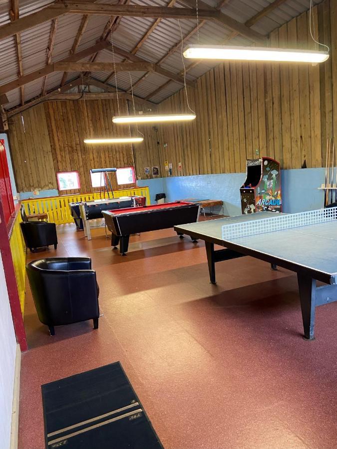 Beautiful Willow Lodge 67-4-6 Persons-Private Hot Tub-Pet Friendly-Tranquil Holiday Away From It All Yet Not Far To St Austell-The Holiday Home Has Two Bedrooms, Living & Dining Area, Equipped Kitchen -Decking-Al Fresco Dining-Fishing Lakes-Pet Frien Grampound Exterior foto